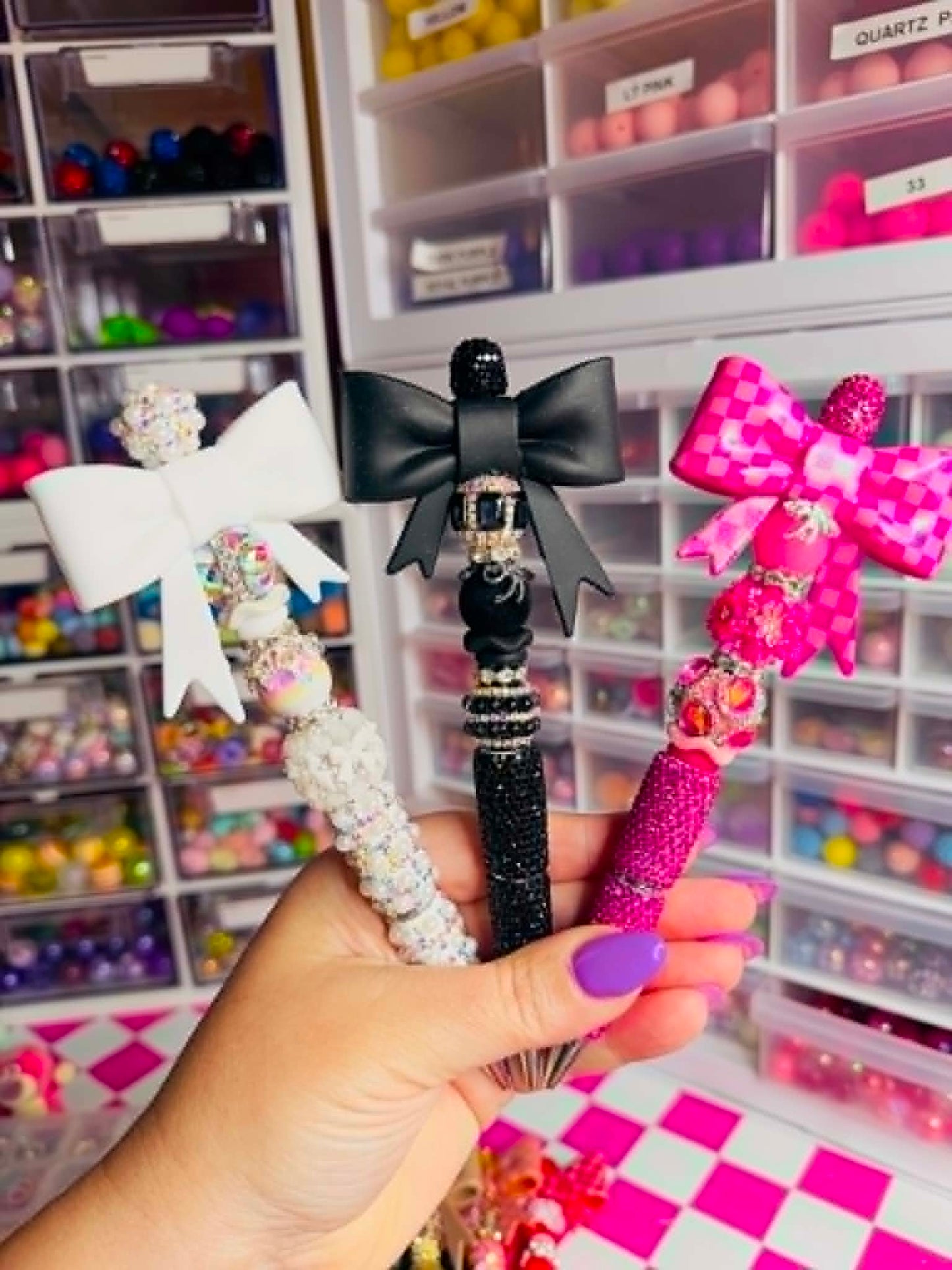 Bow pens